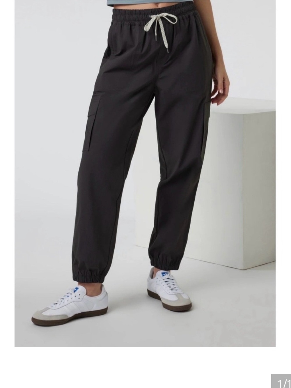Vuori Birch Jogger Womens Small Performance Cargo Pants Gray Athleisure Active